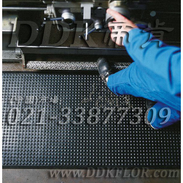 如何杜絕車間機器下面地上油污？機床地面油污來源分析及其對策簡述。