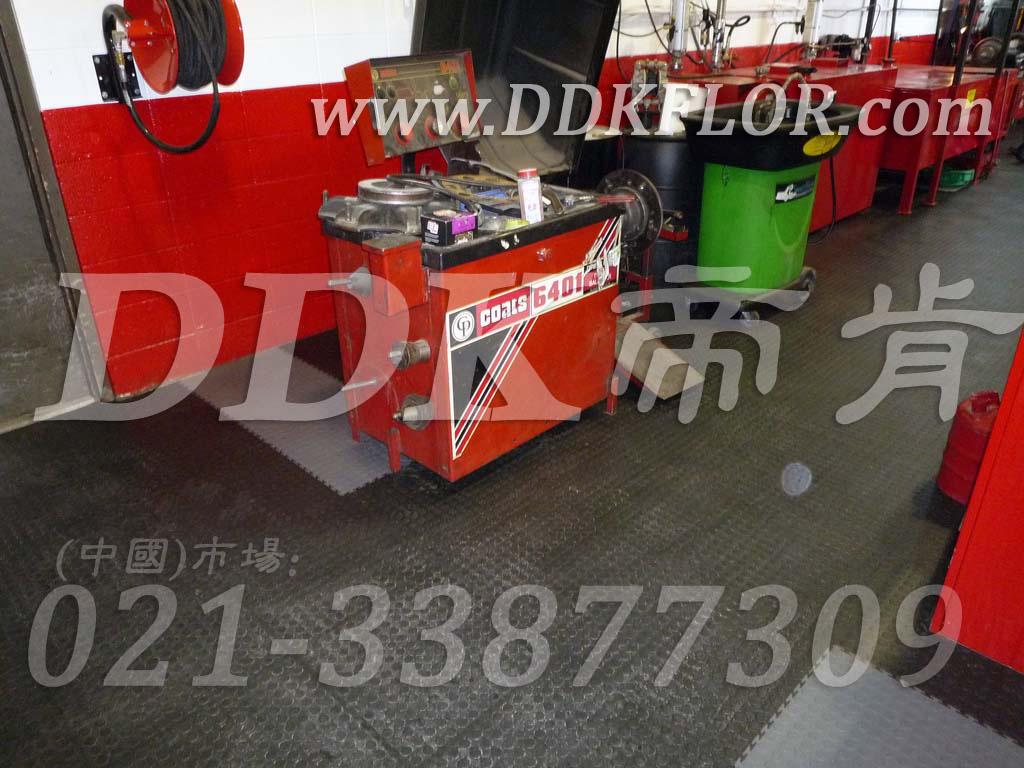 深灰滿鋪_檢修車間地面地板鋪設材料樣板圖片,帝肯(DDK)_2000_9979(工業廠房車間地面材料)效果圖,維修車間地板,安全通道用地板,工業pvc地板,pvc工業地板,工業地板磚,工業地板,工業地板膠,工業地膠,工業塑膠地板,工業橡膠地板,工業防滑墊,pvc承重地板,耐重壓地板,工廠車間地膠,工廠車間地板革,車間pvc地板,車間塑膠地板,車間用地板膠,車間地板磚,車間地板,車間防砸地板,車間地膠墊,車間地面膠皮,倉庫防潮地膠,倉庫地板,防潮地板,防潮板,塑料拼裝地板,塑料拼接地板,塑料橡膠地毯,塑料地板