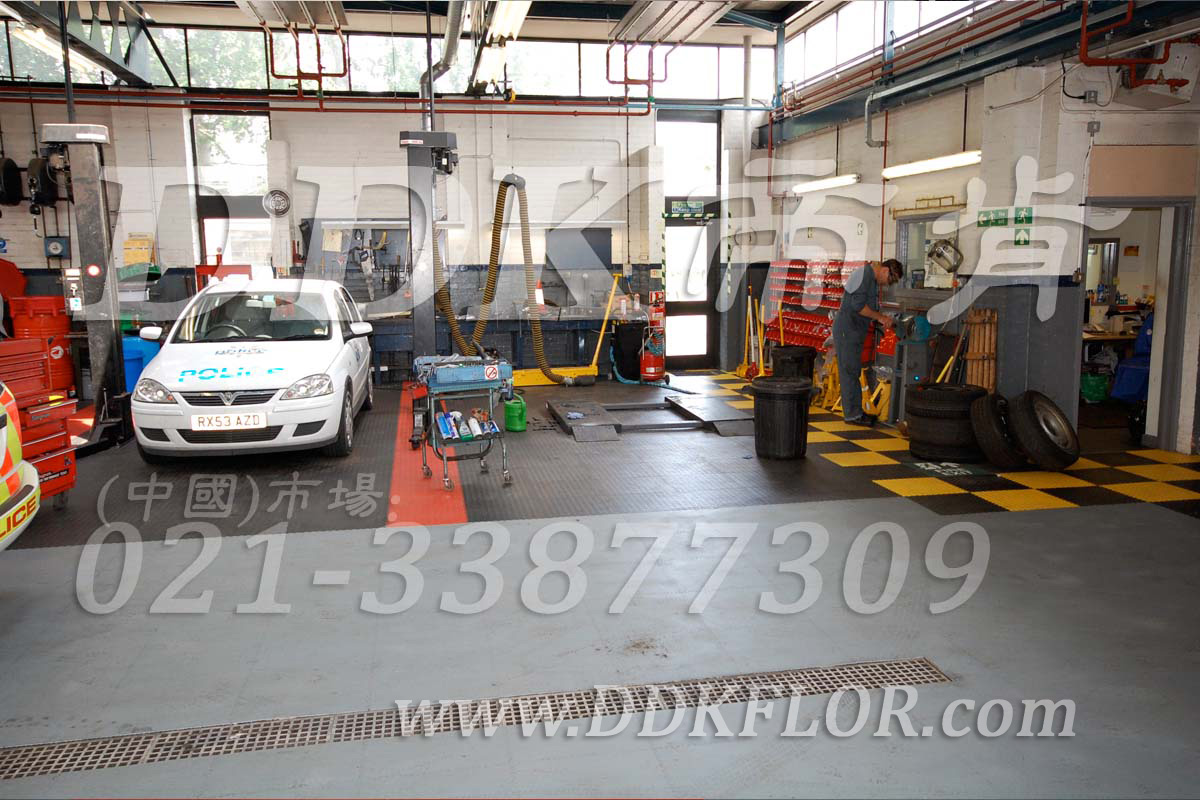 灰+紅+黃_車輛維修車間地面材料鋪裝樣板圖片,帝肯(DDK)_2000_9979(工業廠房車間地面材料)效果圖,維修車間地板,安全通道用地板,工業pvc地板,pvc工業地板,工業地板磚,工業地板,工業地板膠,工業地膠,工業塑膠地板,工業橡膠地板,工業防滑墊,pvc承重地板,耐重壓地板,工廠車間地膠,工廠車間地板革,車間pvc地板,車間塑膠地板,車間用地板膠,車間地板磚,車間地板,車間防砸地板,車間地膠墊,車間地面膠皮,倉庫防潮地膠,倉庫地板,防潮地板,防潮板,塑料拼裝地板,塑料拼接地板,塑料橡膠地毯,塑料地板