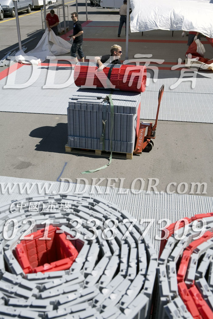 紅+灰(1)_戶外展會運動賽事帳篷地面材料樣板圖片,帝肯(DDK)_7000_600(篷房地面材料)效果圖 紅+灰(1)_戶外展會運動賽事帳篷地面材料樣板圖片,帝肯(DDK)_7000_600(篷房地面材料)效果圖,移動篷房用地板,pvc活動地板,pe戶外地板,戶外地磚,戶外地板,戶外塑料地板,戶外防滑墊,塑料戶外地板,pvc戶外地板,pvc承重地板,室外地坪,室外地墊,室外地板膠,室外地磚,室外地膠,室外塑料地板,室外塑料地毯,室外塑膠地板,室外拼接地墊,室外橡膠地板,室外環保地板,室外防滑地墊,室外防滑墊,展會地板,展會地膠,展銷會專用地板,可拼接展會塑膠地板,會展地板,展臺地板,車展地板,車展地膠,塑料拼接地板,塑料拼裝地板,PVC拼接地墊,拼接地板,拼接式地墊,拼裝地墊,拼裝地板,拼裝地膠,室外鏤空拼裝地板,組合式地墊