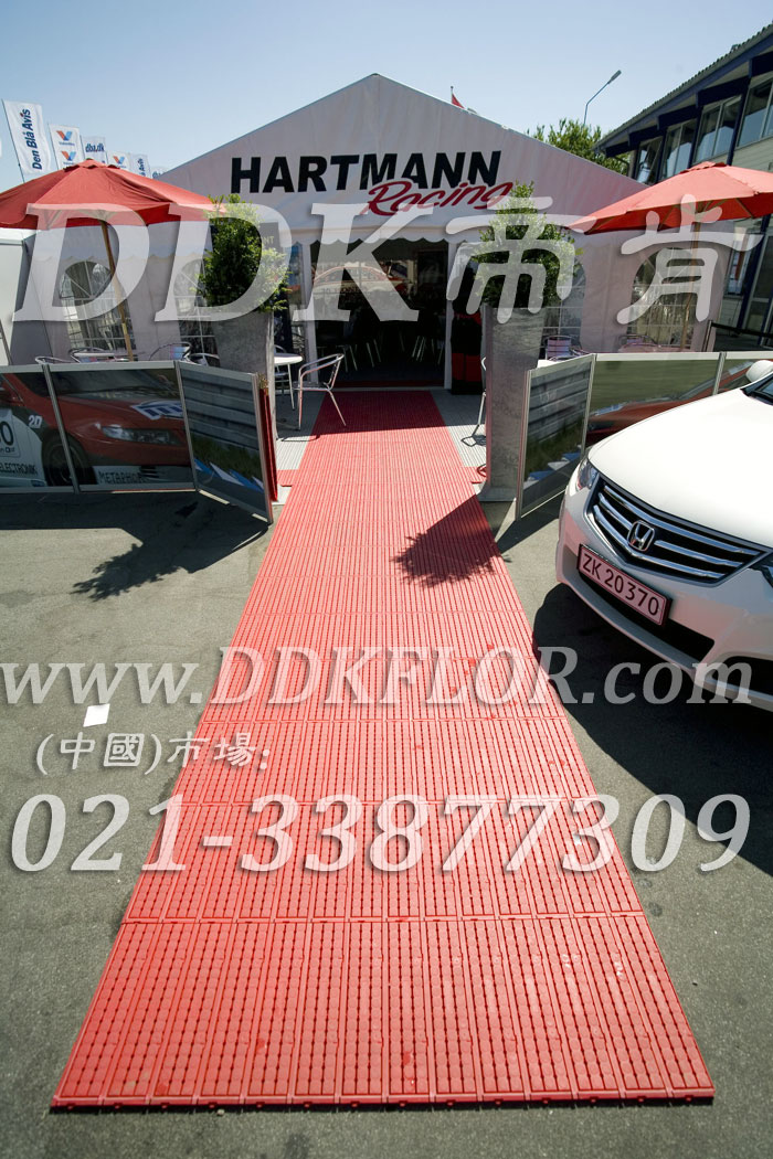 紅+灰(2)_戶外展會運動賽事帳篷地面材料樣板圖片,帝肯(DDK)_7000_600(篷房地面材料)效果圖 紅+灰(2)_戶外展會運動賽事帳篷地面材料樣板圖片,帝肯(DDK)_7000_600(篷房地面材料)效果圖,移動篷房用地板,pvc活動地板,pe戶外地板,戶外地磚,戶外地板,戶外塑料地板,戶外防滑墊,塑料戶外地板,pvc戶外地板,pvc承重地板,室外地坪,室外地墊,室外地板膠,室外地磚,室外地膠,室外塑料地板,室外塑料地毯,室外塑膠地板,室外拼接地墊,室外橡膠地板,室外環保地板,室外防滑地墊,室外防滑墊,展會地板,展會地膠,展銷會專用地板,可拼接展會塑膠地板,會展地板,展臺地板,車展地板,車展地膠,塑料拼接地板,塑料拼裝地板,PVC拼接地墊,拼接地板,拼接式地墊,拼裝地墊,拼裝地板,拼裝地膠,室外鏤空拼裝地板,組合式地墊
