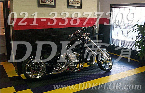 藏藍+黃色_摩托車展廳地面鋪設材料樣板圖片,帝肯(DDK)_3000_680（展會地板材料）效果圖,摩托車展臺,會展地板,可拼接展會塑膠地板,展會地板,展會地膠,展廳塑料格柵,展廳展車地墊,展臺地板,展銷會專用地板,摩托車展臺,汽車4s店卡扣展示板,汽車展廳地墊,汽車展廳地板,汽車展臺,汽車展示地墊,車型展示板,車展地板,車展地膠