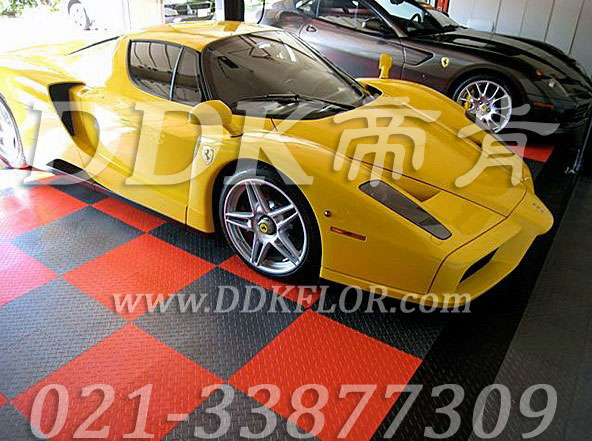 紅+灰_組合安裝_新式車庫地膠鋪裝樣板圖片,帝肯(DDK)_3000_C618(別墅車庫地面材料)效果圖 紅+灰_組合安裝_新式車庫地膠鋪裝樣板圖片,帝肯(DDK)_3000_C618(別墅車庫地面材料)效果圖,車庫pvc地板,車庫地坪,車庫地墊,車庫地板,車庫地膠,車庫塑料地毯,車庫塑膠地板,車庫防滑墊,車用防滑墊,別墅私家車庫裝修