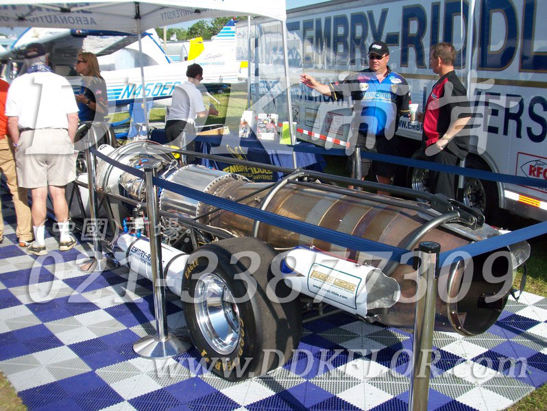 藍(lán)色+白色組合安裝_ 戶外展覽展示地板材料（3）樣板圖片,帝肯(DDK)_8100_680（展覽地面地板材料）效果圖,會展地板,展會地板,展會地膠,展廳塑料格柵,可拼接展會塑膠地板,展銷會專用地板,草坪保護(hù)板,草坪地板,草坪專用蓋板