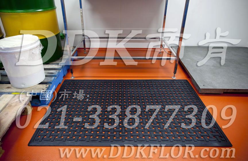 廚房地面可以鋪什么_黑色(9)樣板圖片,帝肯(DDK)_4700_798(廚房地面防滑鋪墊材)效果圖 廚房地面可以鋪什么_黑色(9)樣板圖片,帝肯(DDK)_4700_798(廚房地面防滑鋪墊材)效果圖,廚房地毯,廚房地膠,廚房防滑地墊,廚房防滑地毯,廚房防滑地磚,廚房防滑墊,廚房地墊,餐廳廚房專用地毯,餐廳防滑地墊,食堂專用防滑地毯,食堂用防滑地墊,食堂防滑墊