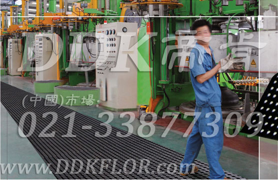 車間通道用黑色安全防滑地毯卷材（8）_工廠地面防滑鋪設安全材料