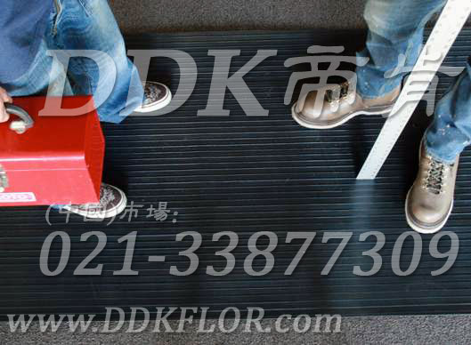 卷材黑色(18)_工廠車間用防滑耐磨地毯樣板圖片,帝肯(DDK)_S450_9979(工業(yè)車間地面防滑材料)效果圖 卷材黑色(18)_工廠車間用防滑耐磨地毯樣板圖片,帝肯(DDK)_S450_9979(工業(yè)車間地面防滑材料)效果圖,廠房地毯,廠房地膠,過道地毯,過道地墊,過道防滑墊,工廠車間地板革,維修車間地板,車間地墊,車間地毯,車間地膠墊,車間地面膠皮,車間塑料防滑墊,車間用地板膠,車間防滑地墊,車間防滑墊,車間防砸地板,工廠車間地膠,工業(yè)地毯,工業(yè)地膠,工業(yè)塑料地毯,工業(yè)地墊,工業(yè)地板膠,工業(yè)地板革,工業(yè)耐油地墊,工業(yè)走道地墊,工業(yè)防滑地毯,工業(yè)防滑墊,工廠地墊,工廠地毯,工廠地膠,工廠走道地墊,工業(yè)抗疲勞防滑墊,走道地墊,走道地毯,走道墊,塑料防滑地毯,橡膠地毯,耐壓耐磨地毯,走廊地毯,防滑地毯,防污地毯,防滑毯,防水地毯,防噪聲地毯,通道地毯,經(jīng)濟(jì)型抗疲勞地墊,抗疲勞腳墊,抗疲勞地毯,防疲勞地膠,防疲勞地毯,耐磨地膠,工廠用橡膠地墊,工廠防滑地墊,工廠防滑墊,pvc防滑地毯,pvc防滑地膠,PVC地毯,pvc地膠,pvc塑料地毯,pvc塑膠地毯,流水線地墊
