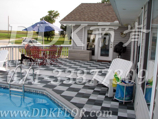 室外花園及泳池四周地面防滑塑膠地磚材料(4)_藍色灰白相拼組合樣板圖片,帝肯(DDK)_8100_339(游泳池防滑地磚材料)效果圖 室外花園及泳池四周地面防滑塑膠地磚材料(4)_藍色灰白相拼組合樣板圖片,帝肯(DDK)_8100_339(游泳池防滑地磚材料)效果圖,入戶花園地板,入戶花園地面,戶外花園地板,戶外花園地磚,室外花園地磚,露臺花園裝修,花園地板磚,花園戶外地板,泳池地膠,泳池防滑地墊,泳池防滑地毯,游泳池防滑墊,游泳池防滑地膠,游泳池地墊