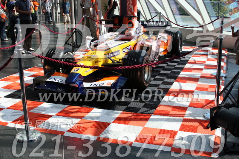 紅色+白色+黑色組合安裝(11)_展覽展會地面地板材料樣板圖片,帝肯(DDK)_8100_680(展覽地面地板材料)效果圖 紅色+白色+黑色組合安裝(11)_展覽展會地面地板材料樣板圖片,帝肯(DDK)_8100_680(展覽地面地板材料)效果圖,會展地板,可拼接展會塑膠地板,展會地板,展會地膠,展廳塑料格柵,展廳展車地墊,展臺地板,展銷會專用地板,汽車4s店卡扣展示板,汽車展廳地墊,汽車展廳地板,汽車展臺,汽車展示地墊,車型展示板,車展地板,車展地膠