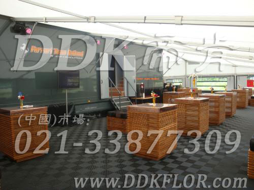 深灰組合安裝(30)_戶外展覽展銷會活動招待區(qū)地面地板鋪裝材料樣板圖片,帝肯(DDK)_8100_680(展覽地面地板材料)效果圖 深灰組合安裝(30)_戶外展覽展銷會活動招待區(qū)地面地板鋪裝材料樣板圖片,帝肯(DDK)_8100_680(展覽地面地板材料)效果圖,會展地板,可拼接展會塑膠地板,展會地板,展會地膠,展廳塑料格柵,展廳展車地墊,展臺地板,展銷會專用地板