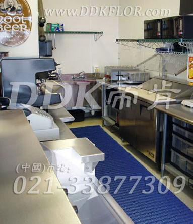 蘭色_后廚地面防滑防護直紋網格毯（11）樣板圖片,帝肯(DDK)_1900_798（食堂餐廳廚房防滑材料）效果圖，廚房地墊,廚房地毯,廚房地膠,廚房防滑地墊,廚房防滑地毯,廚房防滑地磚,廚房防滑墊,后廚用輸水墊,餐廳廚房專用地毯,餐廳防滑地墊,食堂專用防滑地毯,食堂用防滑地墊,食堂防滑墊,