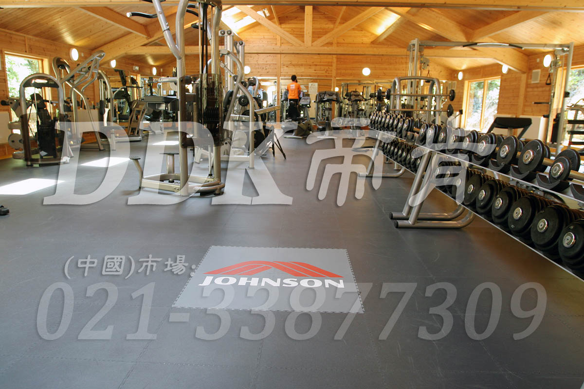 室內(nèi)健身房運(yùn)動地面材料（9）_灰色樣板圖片,帝肯(DDK)_2000_3020（健身房地面鋪裝材料）效果圖,健身房pvc塑膠地板,健身房地墊,健身房地板,健身房地板膠,健身房地毯,健身房地膠,健身房橡膠地板,健身房防震地墊,運(yùn)動地墊,運(yùn)動地板,運(yùn)動地膠