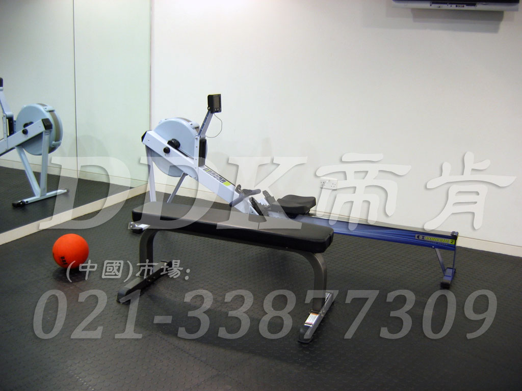 室內健身房運動地面材料(19)_深灰色樣板圖片,帝肯(DDK)_2000_3020(健身房地面鋪裝材料)效果圖 室內健身房運動地面材料(19)_深灰色樣板圖片,帝肯(DDK)_2000_3020(健身房地面鋪裝材料)效果圖,健身房pvc塑膠地板,健身房地墊,健身房地板,健身房地板膠,健身房地毯,健身房地膠,健身房橡膠地板,健身房防震地墊,運動地墊,運動地板,運動地膠