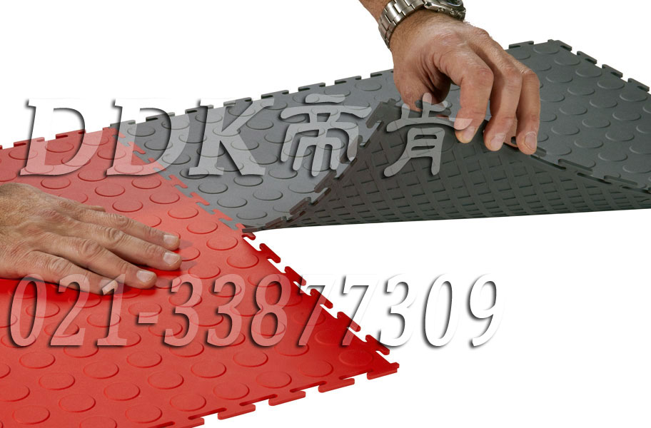 室內健身房運動地面材料(35)_紅色加灰色拼裝模塊樣板圖片,帝肯(DDK)_2000_3020(健身房地面鋪裝材料)效果圖 室內健身房運動地面材料(35)_紅色加灰色拼裝模塊樣板圖片,帝肯(DDK)_2000_3020(健身房地面鋪裝材料)效果圖,健身房pvc塑膠地板,健身房地墊,健身房地板,健身房地板膠,健身房地毯,健身房地膠,健身房橡膠地板,健身房防震地墊,運動地墊,運動地板,運動地膠