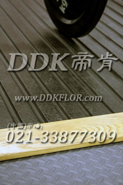 黑色凸起表面（4）_抗壓耐磨防滑厚地板樣板圖片,帝肯(DDK)_4900_3020（健身房防震墊材料）效果圖,健身房防震地墊,健身房地墊,健身房地板膠,健身房地膠,健身房橡膠地板,運(yùn)動地墊,運(yùn)動地板,運(yùn)動地膠,健身房地毯,健身房pvc塑膠地板,健身房地板,