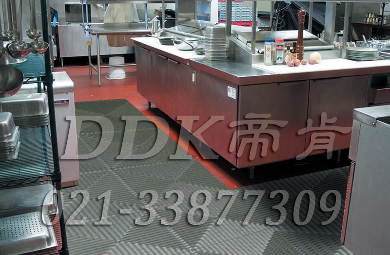 灰白相間新型廚房防滑地磚(4)樣板圖片,帝肯(DDK)_8100_798(酒店廚房防滑地面材料)效果圖 灰色相間新型廚房防滑地磚(10)樣板圖片,帝肯(DDK)_8100_798(酒店廚房防滑地面材料)效果圖,廚房地膠,廚房防滑地墊,廚房防滑地磚,廚房防滑墊,廚房地墊,餐廳防滑地墊,食堂用防滑地墊,防潮地板磚,防潮地板,隔水地板