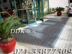 高級(jí)商用進(jìn)門腳墊（19）樣板圖片,帝肯(DDK)_900_9000（LOTO|力拓）效果圖,三合一門口毯,三合一門墊,刮泥門墊,塑料門墊,大門腳墊,塑膠門墊,嵌入式門墊,廣告門墊,模塊拼接式門墊,橡膠門墊,腳墊門墊,自動(dòng)門地墊,進(jìn)門地墊,進(jìn)門腳墊,門前地墊,門前墊,門前毯,門前腳墊,門廳地墊,門廳地毯,門廳腳墊,門廳除塵地墊,門口地墊,門口地毯,門口地面除塵刷,門口腳墊,門口腳踏墊,門口防塵地墊,門墊地毯,門墊地墊,門墊,門口除塵地墊,門口防滑墊,門口防滑地膠,門口防滑地墊,門口防塵墊,門口防塵地毯,防滑門墊,除塵門墊,除雪門墊,防塵門墊,pvc拼接式除塵墊,三合一防塵地墊,三合一防塵墊,三合一除塵墊,入口防塵地墊,刮泥除塵地墊,吸水吸塵地墊,防塵地墊,防塵地毯,防塵地膠墊,防塵墊,防塵防污地墊,防塵防滑地墊,除塵地墊,防滑除塵地墊,除塵腳墊,除塵墊,除塵地膠,除塵地毯,刮泥地墊,入口防水地墊,入口防滑墊,出入口地墊,PVC拼接地墊,室外拼接地墊,拼裝地墊,拼接式防滑墊,拼接式地墊,拼裝地膠,組合式地墊,模塊地墊
