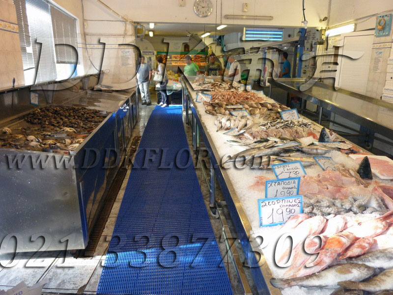 藍色_水產區地面通道防滑防護直紋網格毯（15）樣板圖片,帝肯(DDK)_1900_798（食堂餐廳廚房防滑材料）效果圖，廚房地墊,廚房地毯,廚房地膠,廚房防滑地墊,廚房防滑地毯,廚房防滑地磚,廚房防滑墊,后廚用輸水墊,餐廳廚房專用地毯,餐廳防滑地墊,食堂專用防滑地毯,食堂用防滑地墊,食堂防滑墊,