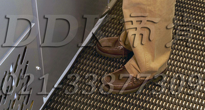 黑色_吧臺地面通道防滑防護直紋網格毯（16）樣板圖片,帝肯(DDK)_1900_798（食堂餐廳廚房防滑材料）效果圖，廚房地墊,廚房地毯,廚房地膠,廚房防滑地墊,廚房防滑地毯,廚房防滑地磚,廚房防滑墊,后廚用輸水墊,餐廳廚房專用地毯,餐廳防滑地墊,食堂專用防滑地毯,食堂用防滑地墊,食堂防滑墊,