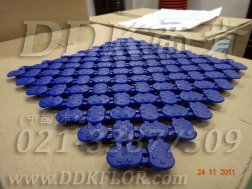 牛津藍色_橢圓表面_互扣式網孔防滑地膠(1)樣板圖片,帝肯(DDK)_8200(ODL|達喜)效果圖 牛津藍色_橢圓表面_互扣式網孔防滑地膠(1)樣板圖片,帝肯(DDK)_8200(ODL|達喜)效果圖,工業(yè)用格柵地墊,浴室pvc格柵地板,柵格地墊,排水地墊,pvc防水地墊,塑膠透水地板,衛(wèi)生間地板隔水墊,衛(wèi)生間地墊,衛(wèi)浴防滑墊,衛(wèi)生間防水地墊,衛(wèi)生間防滑地墊,衛(wèi)生間防滑墊,衛(wèi)生間地膠,漏水地墊,漏水地膠,排水防滑墊,排水地板,疏水墊,疏水板,疏水磚,疏水防滑地墊,疏水防滑墊,耐油耐水地墊,漏水防滑墊,疏水地墊,疏水地毯,疏水地席,浴室防滑疏水磚,透水地墊,透水地板膠墊,透水防滑塑膠地墊,防水地墊,防水地毯,防水地膠墊,防水墊,防水防滑墊,防滑隔水墊,隔水地墊,隔水地板,隔水材料,泄水型地板磚,PVC拼接地墊,塑料拼接地板,拼接式防滑墊,拼接式地墊,拼裝地墊,拼裝地膠,防滑拼墊,泳池地膠,泳池防滑地墊,泳池防滑地毯,洗手間地墊,洗手間防滑地毯,洗手間防滑墊,洗浴防滑墊,洗澡間防滑墊,游泳池地墊,游泳池防滑地膠,游泳池防滑墊,游泳館防滑墊,浴池防滑地墊,浴池防滑墊,浴室防滑地墊,浴室防滑地磚,浴室防滑地膠,浴室防滑墊,浴室地墊,浴室地板,浴室地板磚,浴室地毯,浴室地磚,浴室墊,淋浴房防滑墊