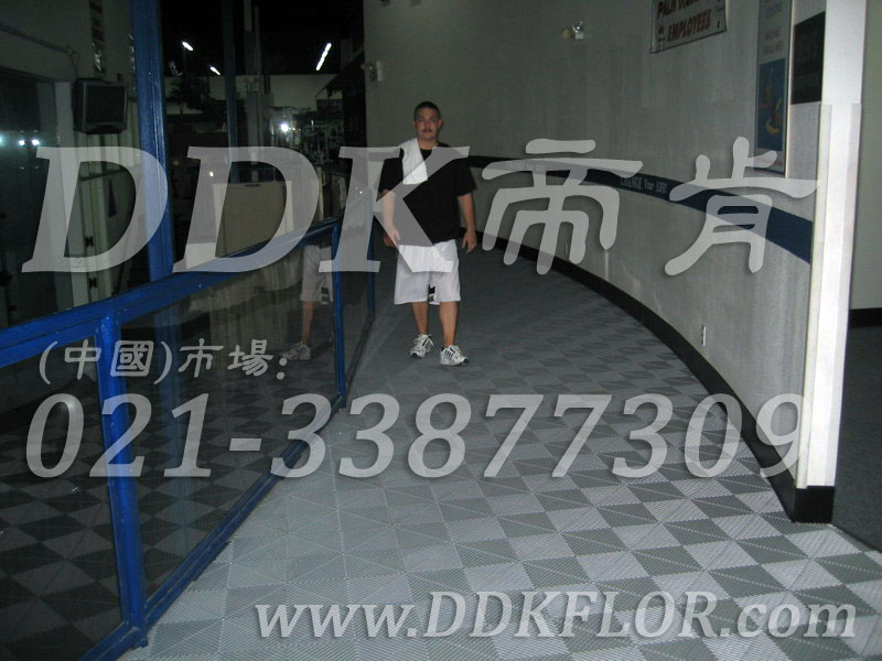 健身會所通道地面防滑耐磨鋪裝材料（6）_灰白組合樣板圖片,帝肯(DDK)_8100_3020（地下室健身房地面地板材料）效果圖,健身房pvc塑膠地板,健身房地墊,健身房地板,健身房地板膠,健身房地毯,健身房地膠,健身房橡膠地板,健身房防震地墊,運動地墊,運動地板,運動地膠