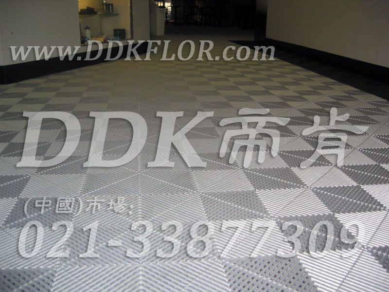 健身會所通道地面防滑耐磨鋪裝材料（8）_灰白組合樣板圖片,帝肯(DDK)_8100_3020（地下室健身房地面地板材料）效果圖,健身房pvc塑膠地板,健身房地墊,健身房地板,健身房地板膠,健身房地毯,健身房地膠,健身房橡膠地板,健身房防震地墊,運動地墊,運動地板,運動地膠