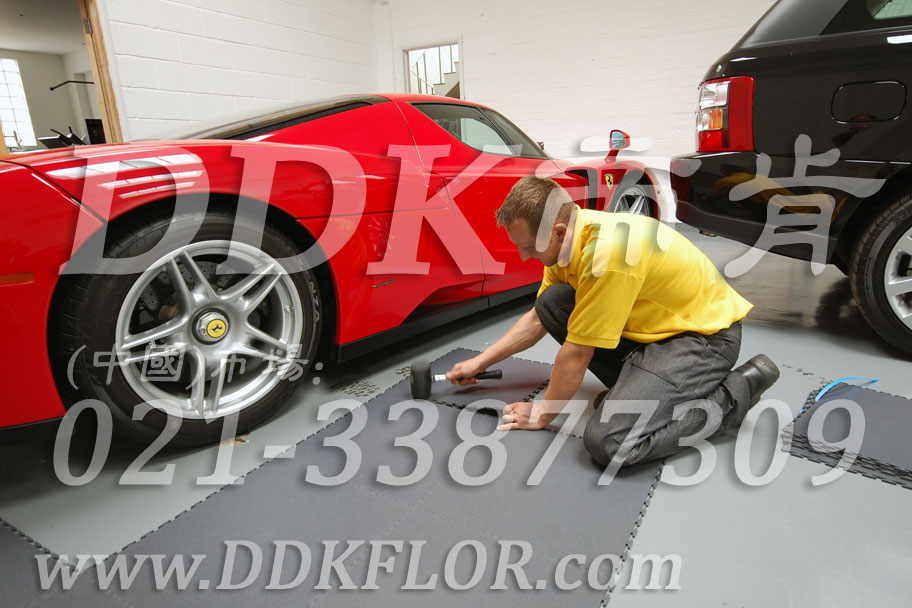 私家車庫裝修車庫地坪地面材料(10)_灰色平紋防滑表面車庫地板樣板圖片,帝肯(DDK)_2000_C618(地下車庫地面材料)效果圖 私家車庫裝修車庫地坪地面材料(10)_灰色平紋防滑表面車庫地板樣板圖片,帝肯(DDK)_2000_C618(地下車庫地面材料)效果圖,別墅私家車庫裝修,車庫pvc地板,車庫地坪,車庫地墊,車庫地板,車庫地膠,車庫塑料地毯,車庫塑膠地板,車庫防滑墊,停車場防滑墊
