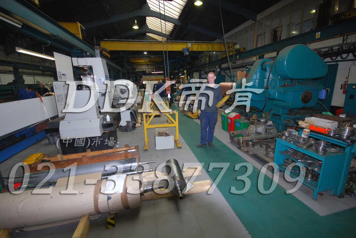 重型機械加工廠房的地面新型耐壓拼裝式地板_灰色和綠色樣板圖片,帝肯(DDK)_2000_8979(廠房地面做法圖集)效果圖 重型機械加工廠房的地面新型耐壓拼裝式地板_灰色和綠色樣板圖片,帝肯(DDK)_2000_8979(廠房地面做法圖集)效果圖,廠房地板材料,廠房地膠,廠房塑膠地板,廠房防滑地膠,工廠地板,工廠用塑料地板,工廠塑膠地板,工廠車間地板革
