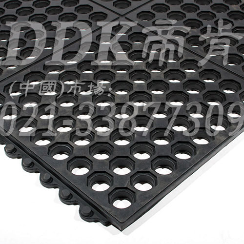 90×90cm疏水型防滑地墊 工業防站立疲勞墊 商用廚房地墊防水防油有彈性，工業抗疲勞地墊,工業抗疲勞防滑墊,抗疲勞腳墊,抗疲勞地毯,抗疲勞墊,疏水型抗疲勞地墊,經濟型抗疲勞地墊,耐用型抗疲勞地墊,防疲勞地墊,防疲勞地毯,防疲勞地膠,防疲勞墊,防疲勞腳墊,餐廳廚房專用地毯,廚房地墊,廚房地毯,廚房地膠,廚房橡膠墊,廚房疏水材料,廚房防滑地墊,廚房防滑地毯,廚房防滑墊,多孔橡膠墊,多孔防滑地墊,室外鏤空拼裝地板,鏤空地膠,鏤空防滑地墊,帶孔防滑墊,排水地墊,排水防滑墊,疏水墊,疏水性材料,漏水地膠,漏水地墊,疏水地毯,疏水地膠,疏水地墊,疏水防滑墊,疏水防滑地墊,透水地墊,防水墊,防水地墊,防水地毯,防水防滑墊,防滑隔水墊,隔水材料,隔水地墊,隔水地板,防水地膠墊,衛生間地板隔水墊,衛生間防水地墊,衛生間防水墊