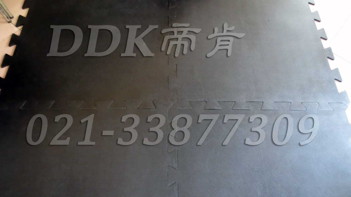 重型抗壓防震工業地板材料樣板圖片,帝肯(DDK)_4100(Honda|宏達)效果圖 重型抗壓防震工業地板材料樣板圖片,帝肯(DDK)_4100(Honda|宏達)效果圖,抗壓地墊,抗壓地板,耐壓地板,耐壓耐磨地毯,耐重壓地墊,耐重壓地板,膠墊,腳墊,工業地板磚,車間地板磚,維修車間地板,車間地板防護墊,pvc工業地板,工業地板,工業地墊,工業地坪,工業地膠,工業地磚,工業地板膠,工廠地墊,工廠地板,工廠地板膠,工廠地毯,工廠腳墊,工業防滑墊,工廠用橡膠地墊,汽車維修車間用地板,車間地板,車間橡膠地板,車間橡膠墊,車間用地板膠,車間防滑地墊,車間防滑墊,車間防砸地板,軟質地板,車間pvc地板,車間地坪,車間地墊,車間塑膠地板,車間地面膠皮,車間地膠墊,車間地毯,安全地膠,安全墊,安全橡膠地墊,安全防滑墊,耐磨地板,耐磨地墊,耐磨地膠,耐磨防滑地板,樹皮紋,蛇皮紋
