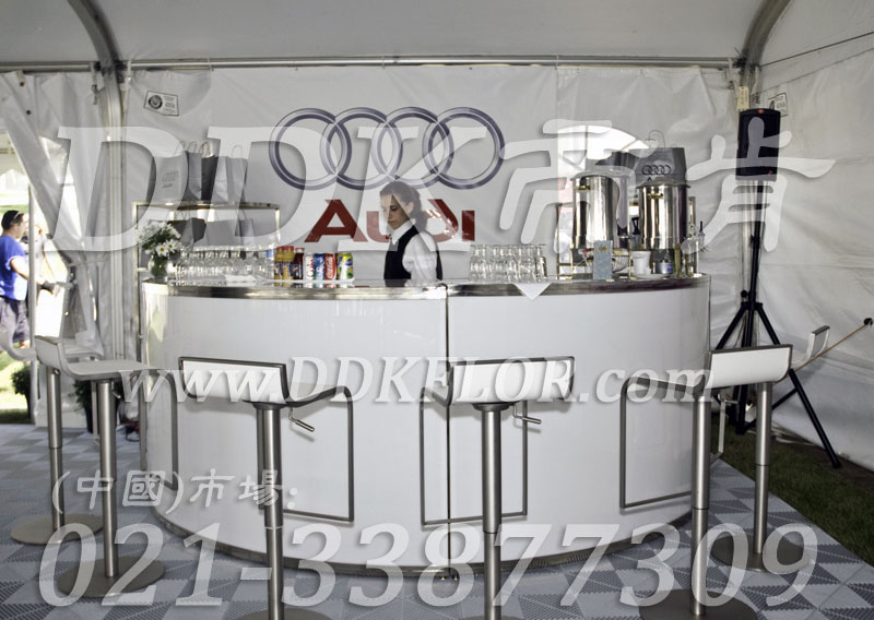 奧迪活動接待區域戶外草坪上帳篷鋪設專用室外地板材料實景_全灰白色配合活動區白色系統一效果樣板圖片,帝肯(DDK)_8100_600(戶外活動用帳篷地面材料)效果圖 奧迪活動接待區域戶外草坪上帳篷鋪設專用室外地板材料實景_全灰白色配合活動區白色系統一效果樣板圖片,帝肯(DDK)_8100_600(戶外活動用帳篷地面材料)效果圖,會展地板,可拼接展會塑膠地板,展會地膠,展銷會專用地板,展會地板,活動地板,pvc活動地板,移動篷房用地板,帳篷地墊,帳篷地毯,帳篷地膠