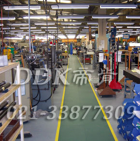 西寧全球500強(qiáng)某美資機(jī)械制造工廠(chǎng)車(chē)間地板鋪裝現(xiàn)場(chǎng)圖例_綠色加黃色警示邊通道地板樣板圖片,帝肯(DDK)_2000_9200(廠(chǎng)房通道地板防護(hù)材料)效果圖 西寧全球500強(qiáng)某美資機(jī)械制造工廠(chǎng)車(chē)間地板鋪裝現(xiàn)場(chǎng)圖例_綠色加黃色警示邊通道地板樣板圖片,帝肯(DDK)_2000_9200(廠(chǎng)房通道地板防護(hù)材料)效果圖,安全通道用地板,工業(yè)走道地墊,工廠(chǎng)走道地墊,走道墊,走道地墊,過(guò)道防滑墊,通道防滑墊,過(guò)道地墊,過(guò)道地毯,通道地毯,工廠(chǎng)地板,工業(yè)防滑地板,工業(yè)pvc地板,工廠(chǎng)車(chē)間地板革,工廠(chǎng)用塑料地板,車(chē)間地板磚,車(chē)間用地板膠,車(chē)間地板,車(chē)間塑膠地板,車(chē)間橡膠地板,工廠(chǎng)車(chē)間地膠,工廠(chǎng)車(chē)間地坪保護(hù)地板,工廠(chǎng)地板膠,抗壓地板,拼接地板,模塊地板,地板膠,塑料拼裝地板,工業(yè)地板膠,工業(yè)地板磚,工業(yè)地板,廠(chǎng)房塑膠地板,廠(chǎng)房地板材料,pvc地板磚,pvc工業(yè)地板,pvc地板膠,pvc塑膠地板