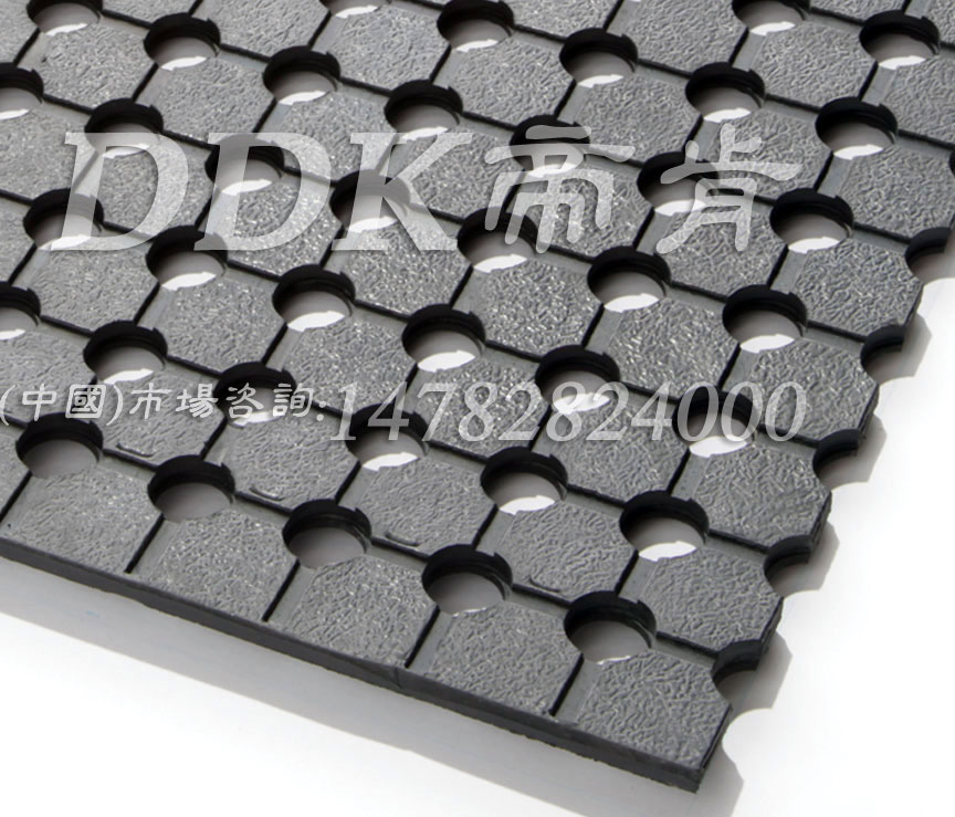 【控水型防滑地毯】什么材料地毯鋪在地面控水防滑？樣板圖片,帝肯(DDK)_4500（BRD|大道）效果圖,pvc防水地墊,室外防滑透水墊,排水地墊,排水防滑墊,疏水地毯,疏水地席,疏水地膠,疏水墊,疏水性材料,疏水防滑地墊,疏水防滑墊,疏水地墊,防水墊,防水地膠墊,防水地毯,防水地墊,透水防滑塑膠地墊,透水地板膠墊,透水地墊,耐油耐水地墊,防滑隔水墊,隔水地墊,隔水地板,隔水材料