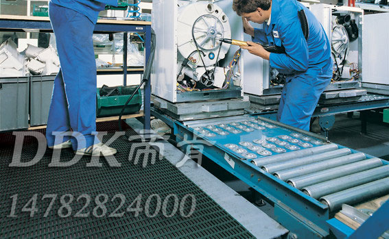 機器維修區地面鋪設用防滑安全網格地毯樣板圖片,帝肯(DDK)_1900_9979(工業地面鋪地材料)效果圖 機器維修區地面鋪設用防滑安全網格地毯樣板圖片,帝肯(DDK)_1900_9979(工業地面鋪地材料)效果圖,塑料網格防滑地墊,網狀地毯,網狀防滑墊,網格防滑墊,網眼防滑,防滑塑料網格