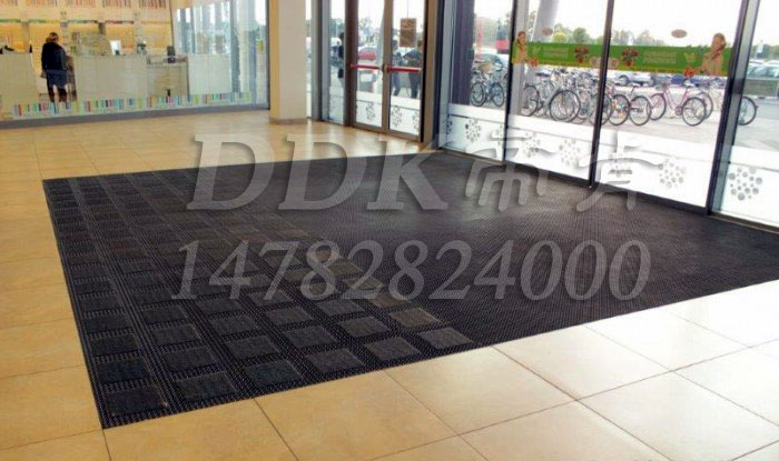 【商場超市門口防塵地膠】商場超市門前除塵刮泥腳墊樣板圖片,帝肯(DDK)_3MD9300(曼達)效果圖, 【商場超市門口防塵地膠】商場超市門前除塵刮泥腳墊樣板圖片,帝肯(DDK)_3MD9300(曼達)效果圖,入口防塵地墊,入口防水地墊,入口防滑墊,出入口地墊,嵌入式門墊,三合一門口毯,三合一門墊,三合一防塵地墊,三合一防塵墊,三合一除塵墊,吸水門墊,刮泥門墊,腳墊門墊,進門腳墊,門前地墊,門前墊,門前毯,門前腳墊,門廳地墊,門廳地毯,門廳腳墊,門廳除塵地墊,門口地墊,門口地毯,門口防滑地墊,門口防滑地膠,門口防塵墊,門口防塵地毯,門口防塵地墊,門口腳踏墊,門口腳墊,門口地面除塵刷,門口防滑墊,門口除塵地墊,門墊,門墊地墊,門墊地毯,防塵門墊,防滑門墊,除塵門墊,防塵地墊,防塵地毯,防塵地膠墊,防塵墊,防塵防污地墊,防塵防滑地墊,除塵地墊,除塵墊,除塵地膠,除塵地毯,防滑除塵地墊,除塵腳墊,吸水吸塵地墊,pvc拼接式除塵墊