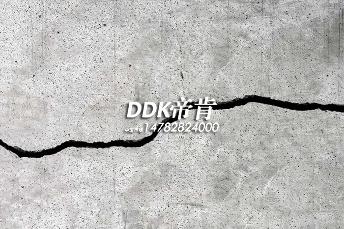 車間舊地板是怎么修補(bǔ)的？如何修復(fù)工廠受損的水泥地面裂縫？
