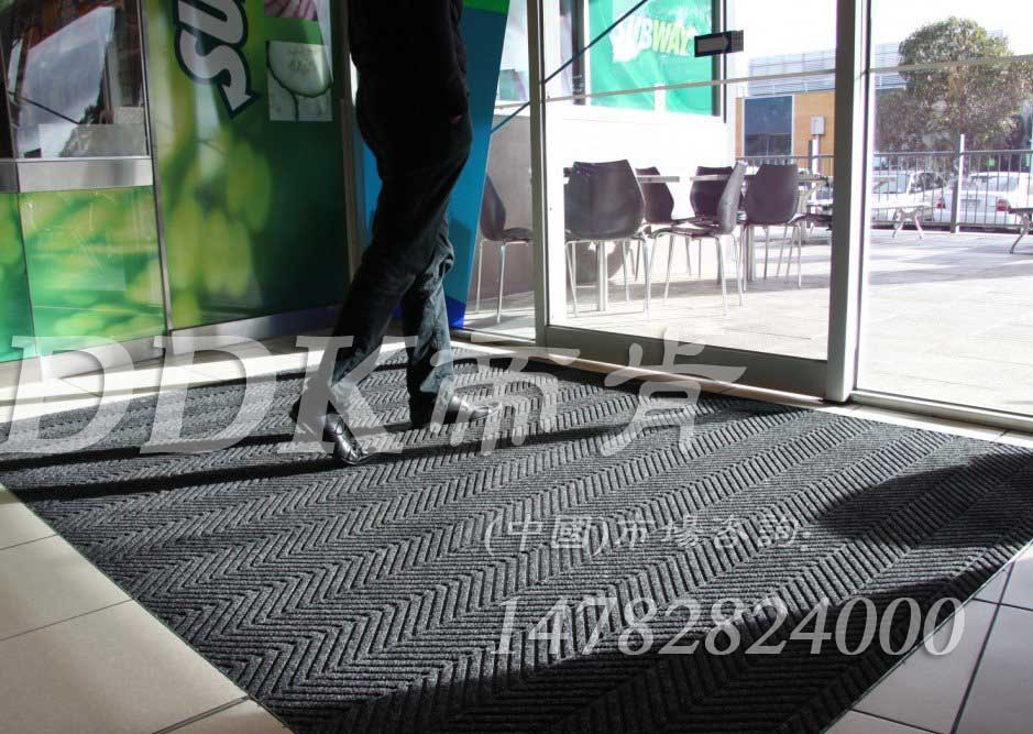 DDK-ST5300高級輪胎紋防塵吸水地墊卷裝2米寬幅出入口強力防塵墊深灰色 DDK-ST5300高級輪胎紋,三合一防塵地墊,三合一防塵墊,三合一除塵墊,入口防塵地墊,刮泥除塵地墊,吸塵地毯,吸水吸塵地墊,門廳除塵地墊,門口地墊,門廳腳墊,門廳地墊,門前毯,門前地墊,門前墊,門口防滑地墊,防塵地墊,門口防塵地墊,門口防塵地毯,防塵門墊,防塵防污地墊,防塵防滑地墊,防滑除塵地墊,除塵地墊,除塵地毯,除塵地膠,除塵墊,除塵腳墊,除塵門墊,防塵墊,防塵地膠墊,防塵地毯,門口除塵地墊,門口地毯,門口腳墊,門墊地墊,門墊地毯,防塵吸水地墊卷裝2米寬幅出入口強力防塵墊深灰色