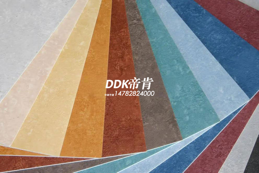 商業(yè)塑膠地板完整指南：同質(zhì)透心地膠與復合pvc地板到底什么區(qū)別？