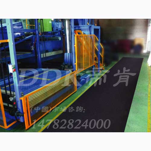 超強(qiáng)防滑耐油墊地毯黑色 0.9*18米高油污維修車(chē)間地面防油防滑膠皮S2800-DDK 超強(qiáng)防滑耐油墊地毯黑色 0.9*18米高油污維修車(chē)間地面防油防滑膠皮S2800-DDK