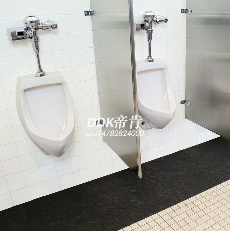 高效防滑與衛(wèi)生管理：公共廁所小便池地墊的DDK帝肯之創(chuàng)新解決方案